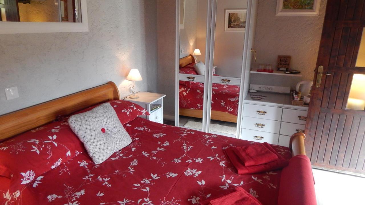 L'Isle-Jourdain  The Petite Chalet Chambre D'Hotes מראה חיצוני תמונה